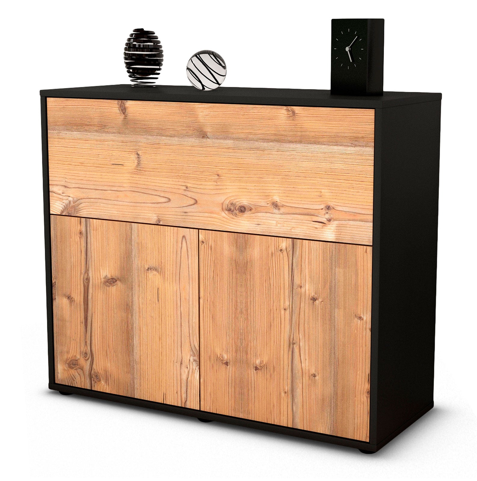 Sideboard Carolin | | Front in Pinie Holz Optik | 92x79x35cm (BxHxT) 1 Sideboard Carolin | | Front in Pinie Holz Optik | 92x79x35cm (BxHxT)