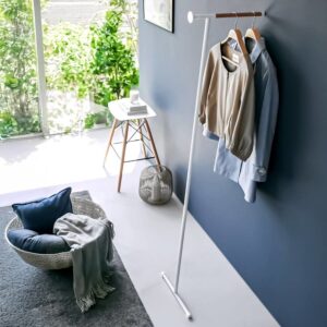 Garderobenständer zum Anlehnen 160cm Anlehngarderobe modern minimalistisch Kleiderständer Yamazaki Home Tower, weiß