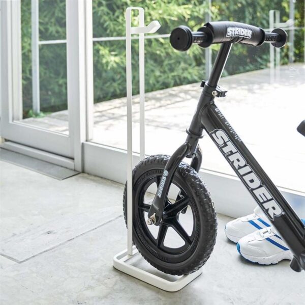 Kinderfahrrad-Ständer aus Metall "Tower" weiß Yamazaki Home 4340