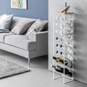 Flaschenregal mit 8 schrägen Etagen aus Metall für z.Bsp. Weinfaschen und Wasserflaschen, obere Ablage aus Holz Yamazaki Home "Tower" weiß