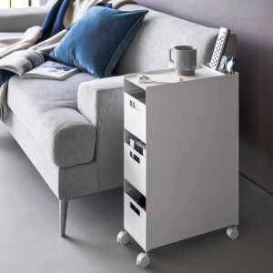 Yamazaki Aufbewahrungsregal Körbe und Rollen Tower – Metall weiß. Helles Design und mobile Flexibilität schaffen Übersichtlichkeit in Ihrem Heim.