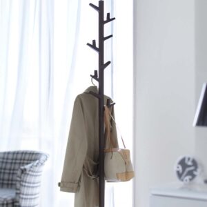 Yamazaki Garderobenständer drehbare Haken 176cm Metall braun. Stilvolle Aufbewahrung für Accessoires in einem natürlichen und modernen Design-Look.