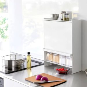 Yamazaki Gewürzregal platzsparend kleine Küchen Tower – Metall weiß. Helle Akzente und perfekte Struktur für kompakte Arbeitsflächen im modernen Heim.