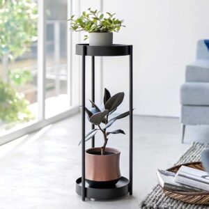 Yamazaki Pflanzenständer mobil 2 Etagen 26x70x25cm Metall schwarz. Robuster Pflanzenwagen für ein geordnetes Zuhause im modernen Industriedesign.