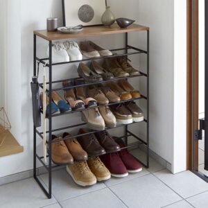 Yamazaki Schuhregal viel Platz 5 Ebenen 66x87x25cm Metall Holz schwarz. Ein markantes Design-Statement für maximale Ordnung in Ihrer modernen Diele.