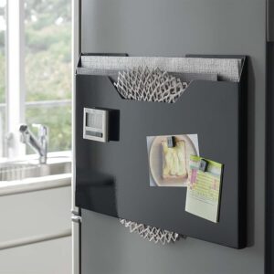 Yamazaki Tischset-Aufbewahrung magnetisch 50,5x36,5x2,5cm Metall schwarz. Sorgen Sie für Ordnung in der Küche und schützen Sie Platzsets vor Knicken.