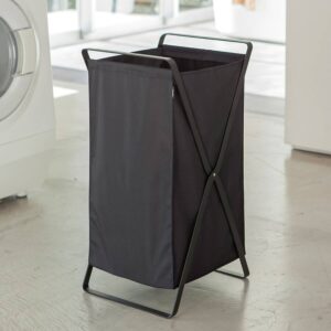 Yamazaki Wäschesammler klappbar 45L Tower Metall schwarz. Der ideale Wäschekorb für große Mengen und platzsparende Aufbewahrung im Badezimmer.